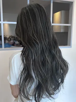 ロング カラー ukyo/カラー/ ブリーチ/ハイライトのヘアスタイル