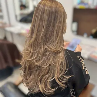 ロング 坂本 璃里杏のヘアスタイル