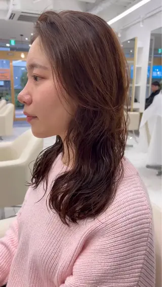 ロング パーマ 里見 愛梨のヘアスタイル