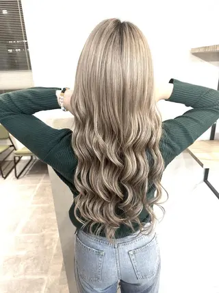 ロング ヘアアレンジ カラー ハイトーン カラーのヘアスタイル