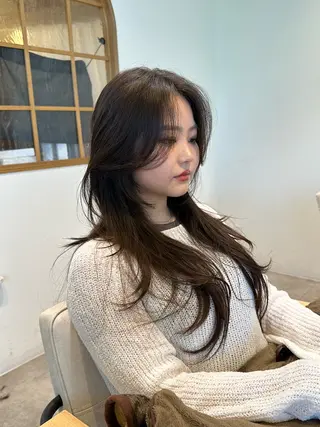 ミディアム カラー 大阪ウルフカット ハッシュカットのヘアスタイル