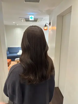 ロング カラー 安丸 結夏のヘアスタイル
