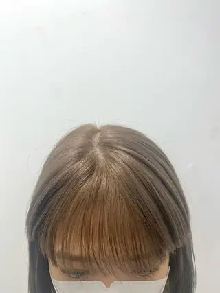 セミロング ミルクティーベージュ outaのヘアスタイル