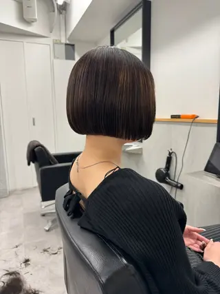 ショート 切りっぱなしボブ レイヤー/縮毛矯正のヘアスタイル