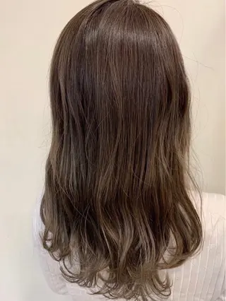 ロング カラー LOBBY所属・LOBBY ひなたのヘアスタイル