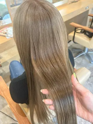 ロング カラー 浅倉栞 /透明感カラーのヘアスタイル