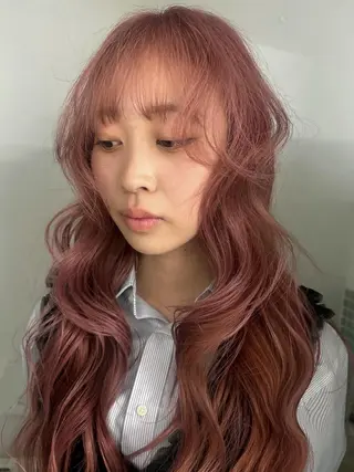 ロング カラー hen所属・心斎橋/レイヤー/ ブリーチ/モエのヘアスタイル