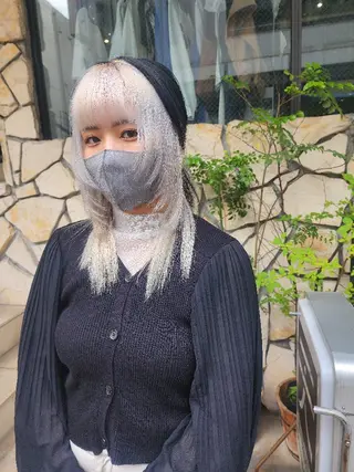 セミロング Backbocker所属・ハイトーン/ブリーチ /デザインカラーのヘアスタイル