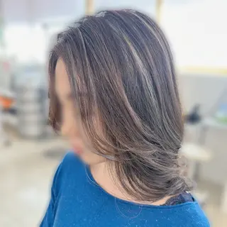 ロング カラー 友田 まりあのヘアスタイル