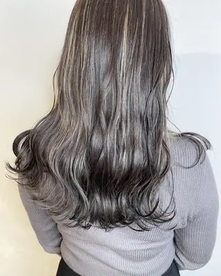 ロング カラー ハイトーン/レイヤー /ケアブリーチ石川治のヘアスタイル