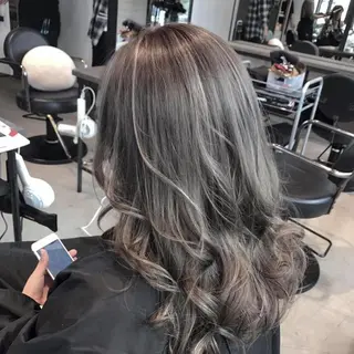 セミロング カラー SALOWIN神戸三宮East店所属・【透明感、艶髪】西村 有司のヘアスタイル