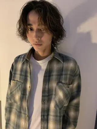 ショート カラー パーマ メンズ スパイラルパーマ 🌐hina⭐️のヘアスタイル