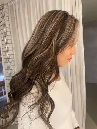 ロング カラー LUNTY NAMBA所属・艶ハイトーン👑♡ NATSUKIのヘアスタイル