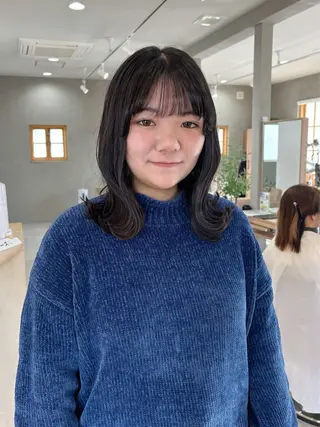 ミディアム 真弓 理沙のヘアスタイル