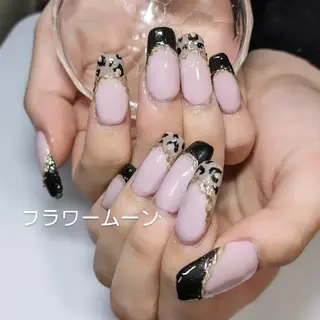 ネイル フラワー ムーンのネイルデザイン