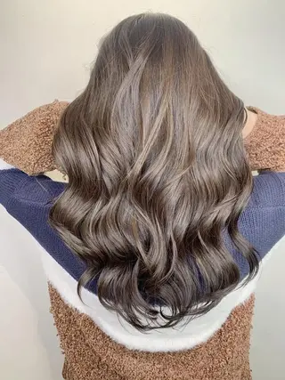 セミロング ＿WHITE鳳店 アンダーバーホワイトのヘアスタイル