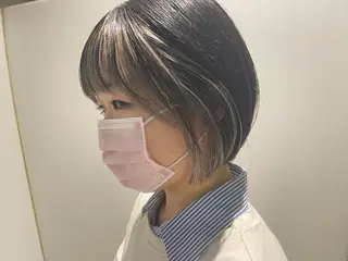 ショート カラー 中東 真子のヘアスタイル