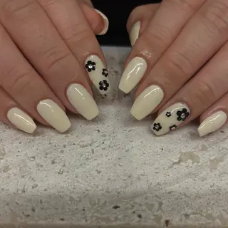 ミディアム Lesest akariのネイルデザイン