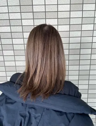 ミディアム カラー 大矢 萌美のヘアスタイル