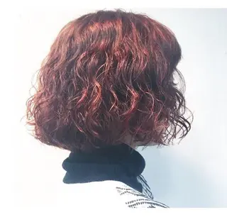 ミディアム カラー パーマ ブリーチ、パーマ 西部笑のヘアスタイル