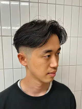 ショート パーマ メンズ 豊崎 佑輔のヘアスタイル