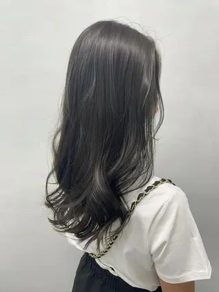 カラー miu .のヘアスタイル