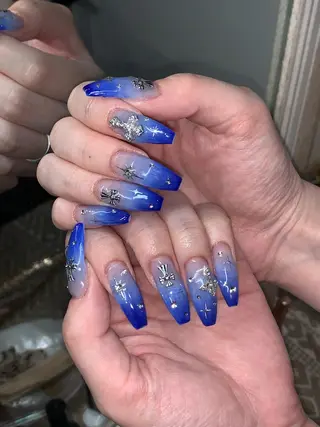 ネイル NES NAIL所属・さゆり￤推しキャラ ￤ロングネイル🩷のネイルデザイン