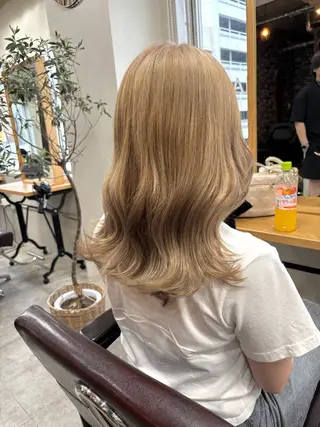 セミロング フルリール所属・フルリール/中庄/ ハイトーン/縮毛矯正のヘアスタイル