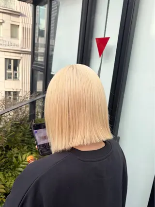 ミディアム 柔らかいハイトーン/ kizunaのヘアスタイル