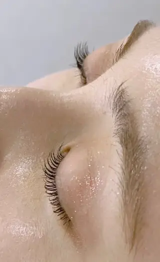 マツエク・マツパ 🌼リオナ ♥️のネイルデザイン