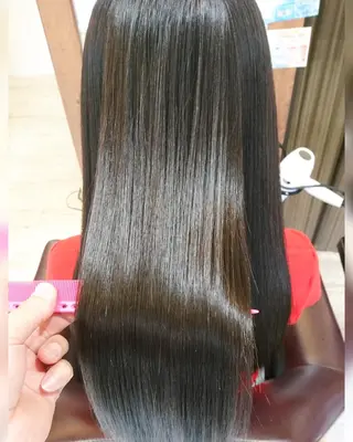 ロング YOCCHI ヘアデザイナーのヘアスタイル