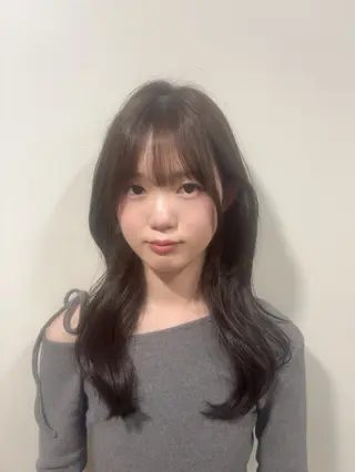 ロング カラー 山本 琴音のヘアスタイル