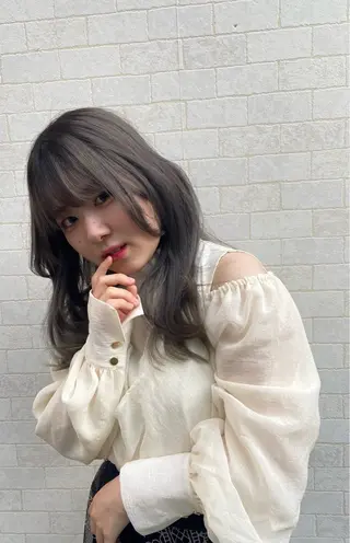 セミロング センターパート/眉毛 メンズカットNEXTのヘアスタイル