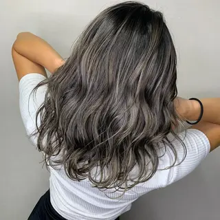 ミディアム 松井那津子 /ハイライトブリーチのヘアスタイル