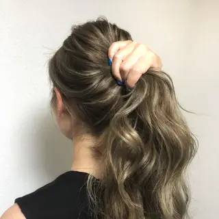 ロング カラー ヘアアレンジ biscohair 髪にドラマを。のヘアスタイル