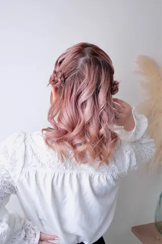 ヘアアレンジ 推し活専用 【派手髪】飯野ゆかりのヘアスタイル