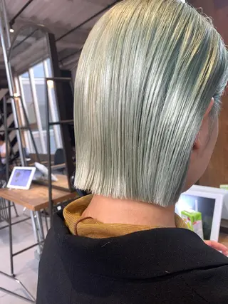 ショート 髪質改善＆ハイトーンカラー Cica神戸三宮元町店所属・福田 美波のヘアスタイル