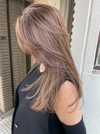 ロング カラー JIEN MIUのヘアスタイル