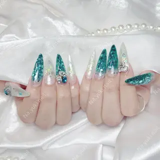 ネイル Queenie 🦋のネイルデザイン