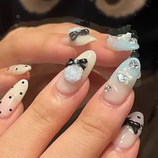 ネイル 𝑟𝑖𝑠𝑎 🕯‎🤍のネイルデザイン