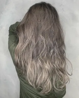 ロング カラー N° aria 三軒茶屋のヘアスタイル