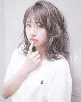 ミディアム カラー cachecache所属・及川 光のヘアスタイル