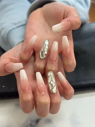 ネイル シャインネイル所属・伊藤 くるみのネイルデザイン