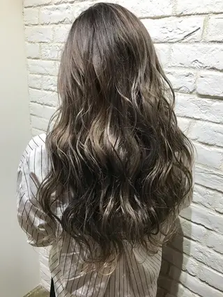 ロング カラー UMEDA FIGAROのヘアスタイル