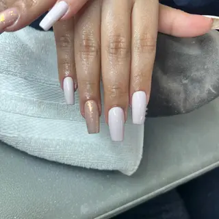 カラー aura nail salon所属・ＮＧＵＹＥＮ ＴＡＭのネイルデザイン