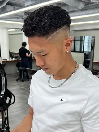 パーマ メンズ 豊崎 佑輔のヘアスタイル