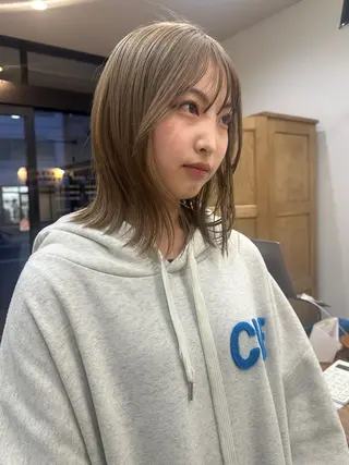 ミディアム 成澤 凜花のヘアスタイル