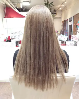 セミロング カラー GLAD 萩原のヘアスタイル