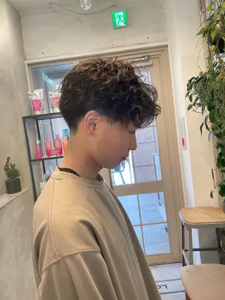 パーマ メンズ ミルクティー× グレージュMOMOのヘアスタイル