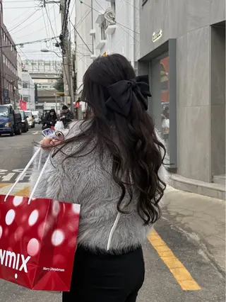 ロング Maho/海外 レイヤー/ハイトーンのヘアスタイル